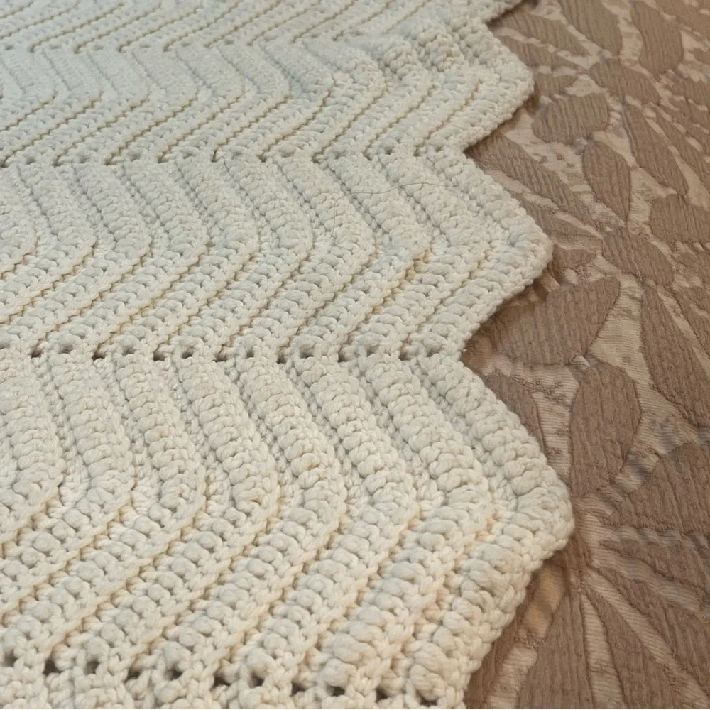 Hand Crocheted Ivory Chevron Pattern Afghan.‎